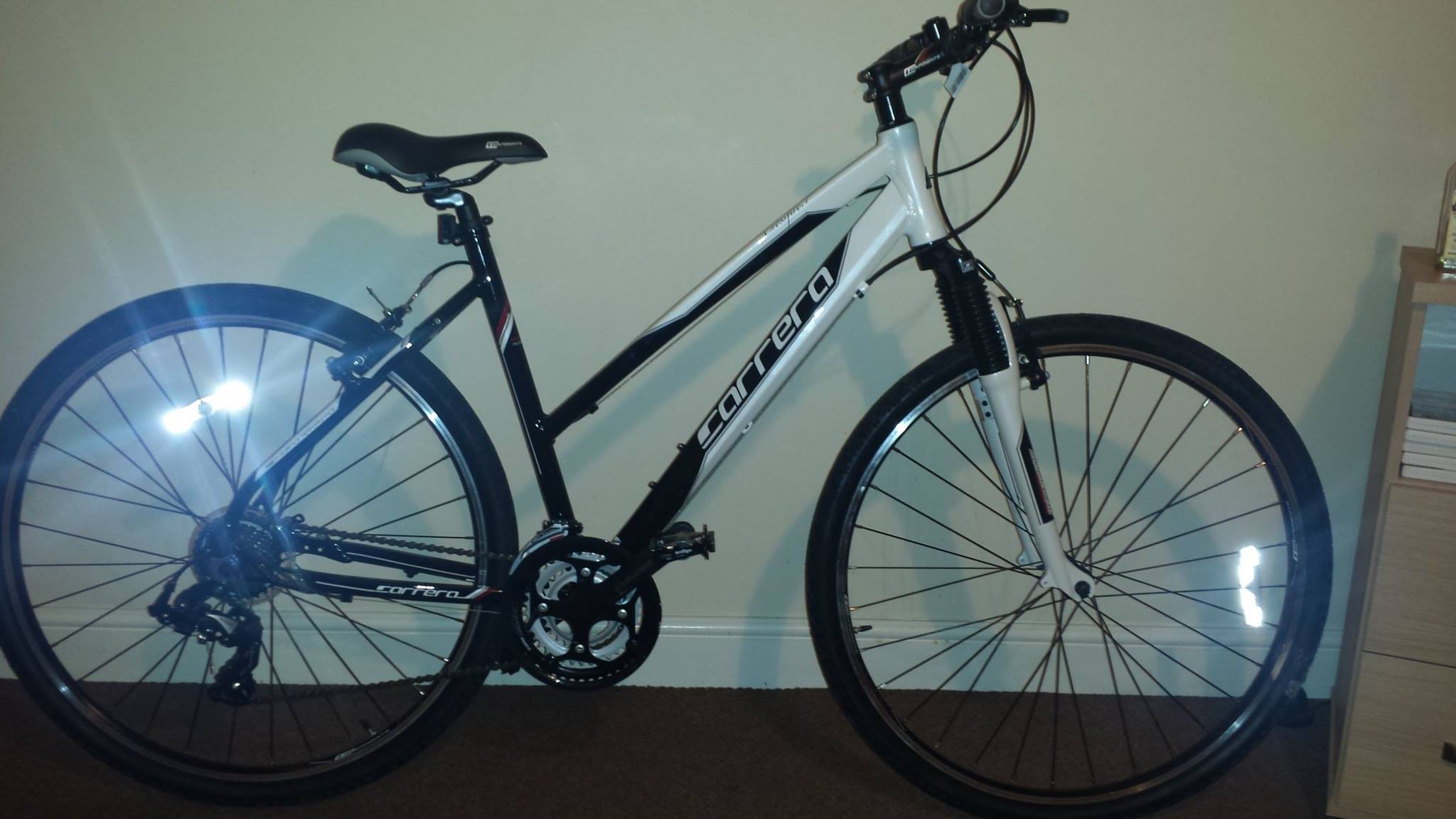 Brand New- White Carrera Crossfire fire 1 18